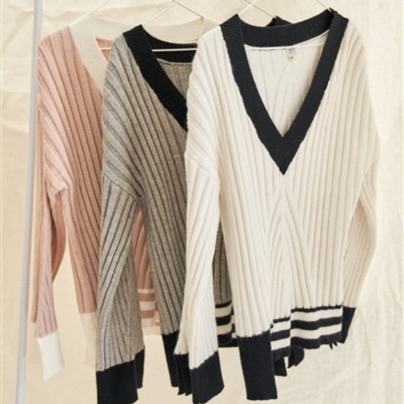 Uniq x Anthropologie V Neck Split Hem Varsity Bell Sleeve Colorblock Sweater - Picture 5 of 6